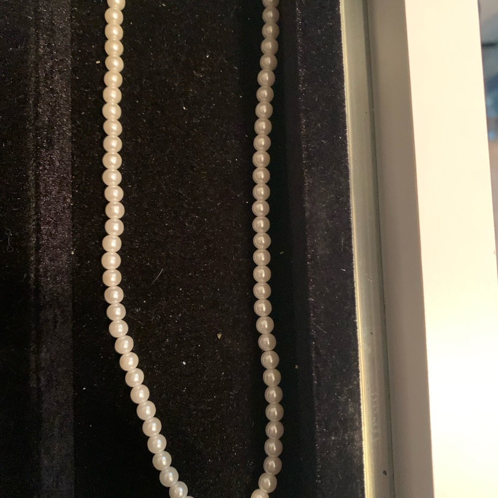 Set of pretty pearls!!! 2 Necklaces and 1 bracelet!!